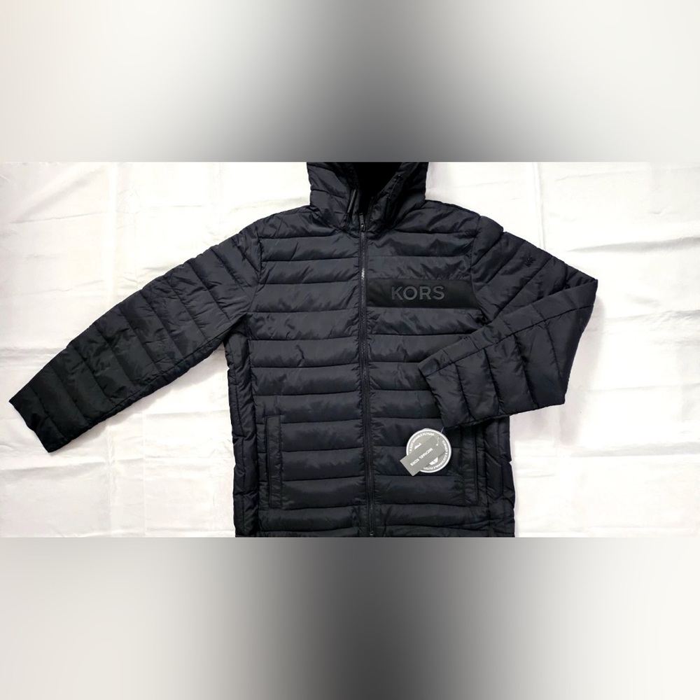 MICHAEL KORS MEN'S LIGHWEIGHT HOODED LONG SLEEVE BLACK PUFFER JACKET MX68755